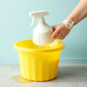 Como limpar um balde de plástico, métodos fáceis para remover manchas amarelas, sujeira e marcas de água salgada em casa